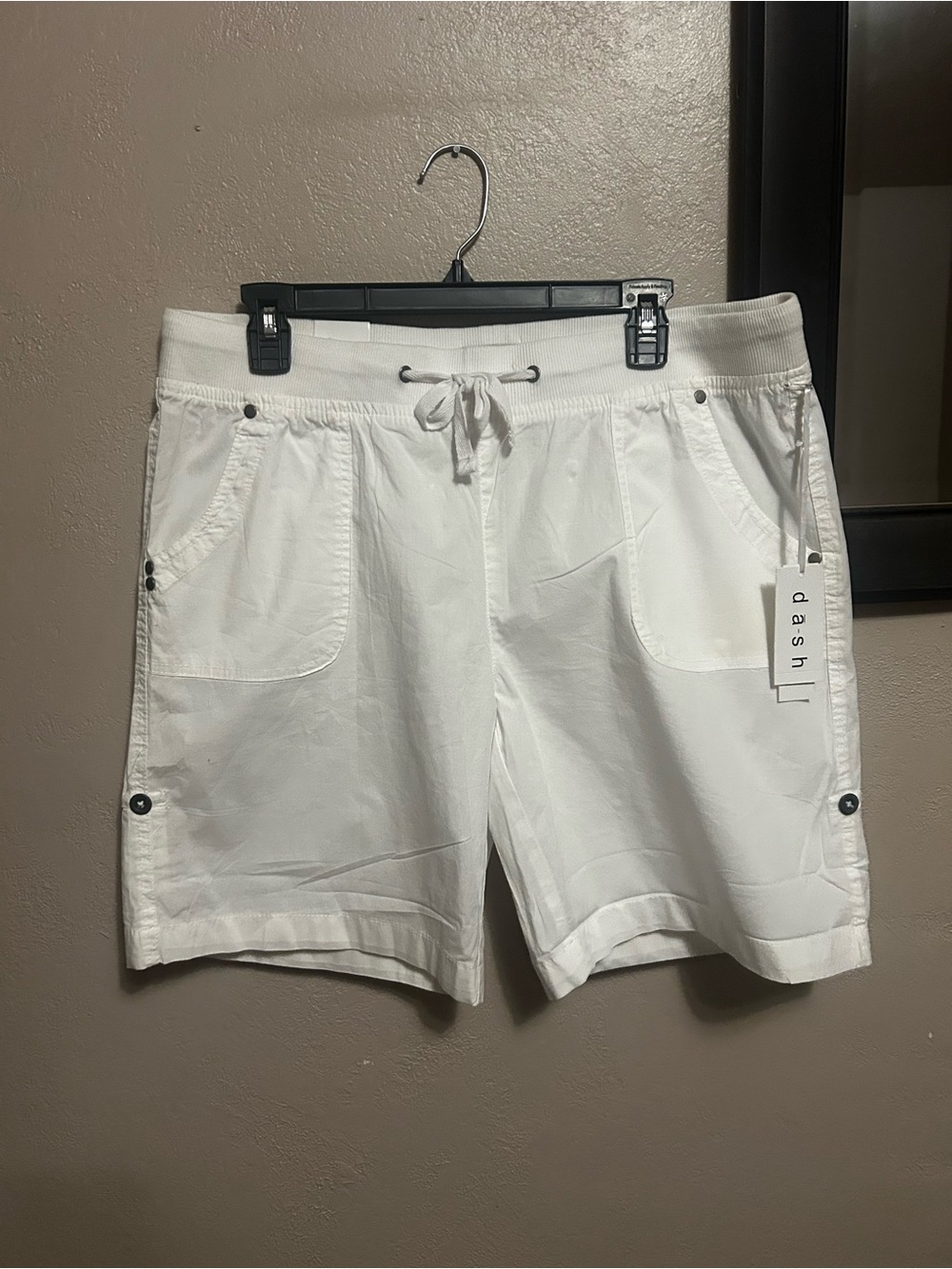 NWT da-sh White Bermuda Shorts